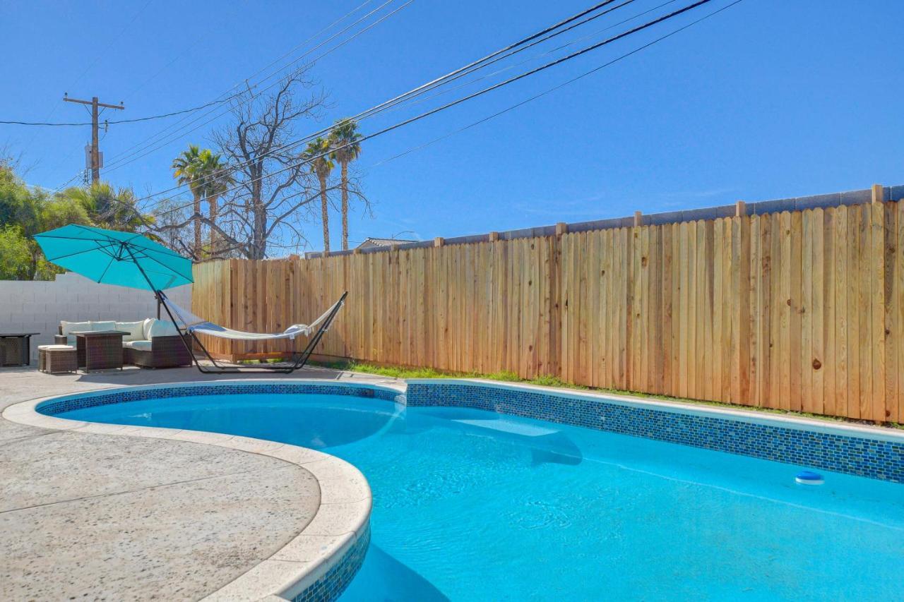 Lady Luck Oasis Large Pool Central Dogs Welcome Las Vegas Exterior foto